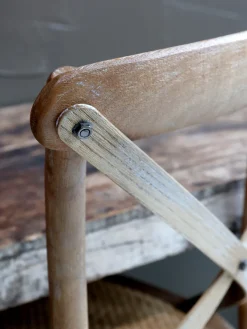 Discount Chic Antique Französischer Esstischstuhl mit Geflechtsitz