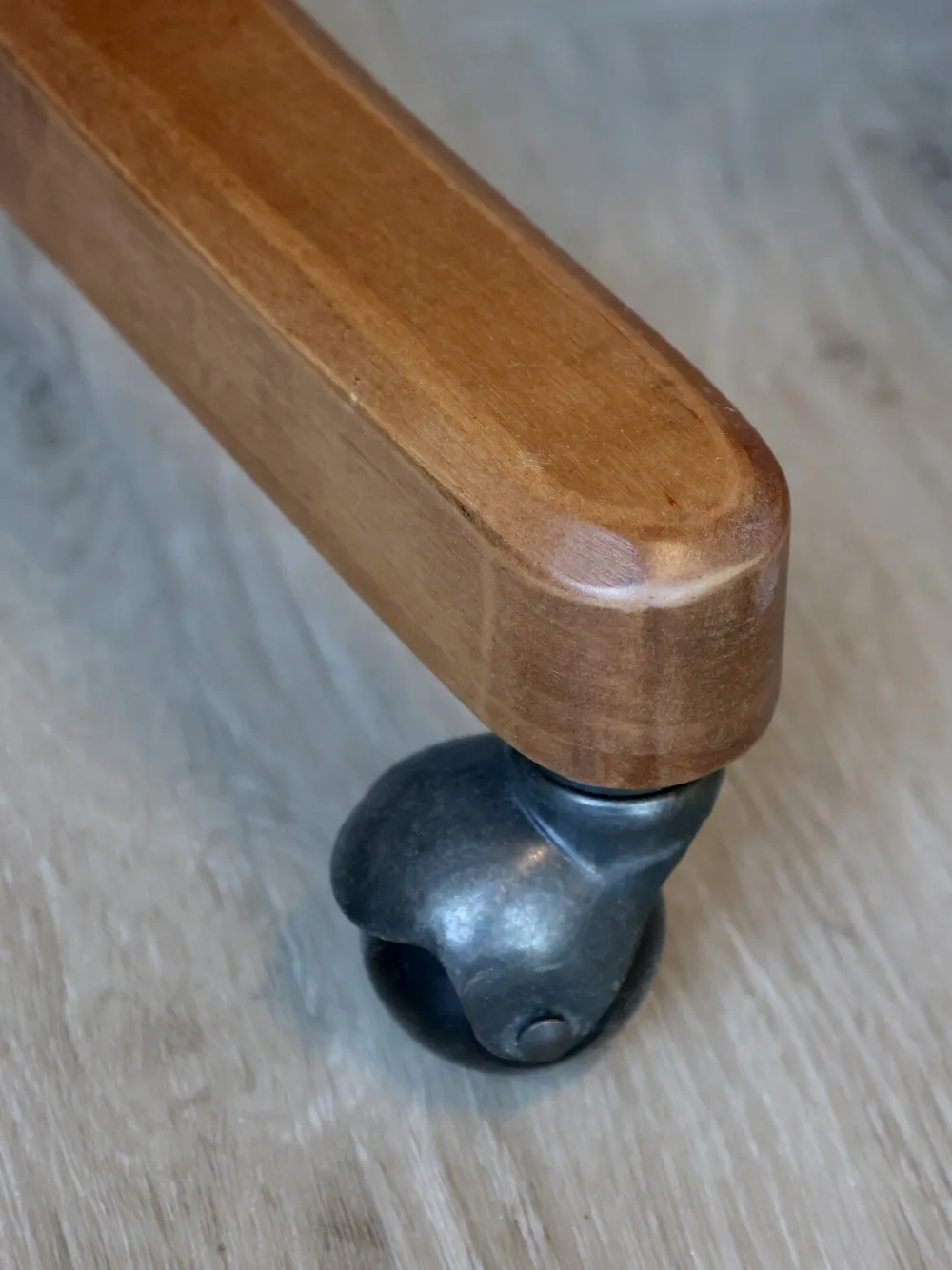 Clearance Chic Antique Französischer Bürostuhl mit Geflechtsitz