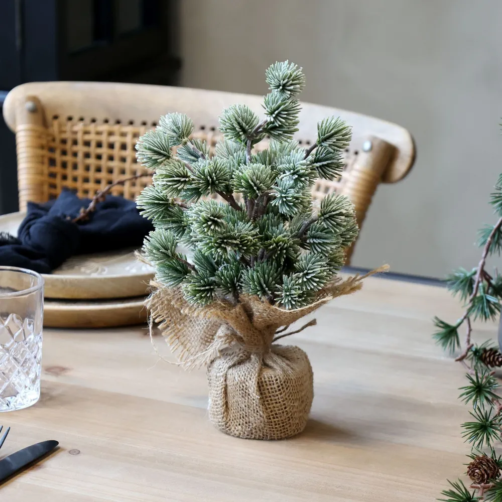 Hot Chic Antique Künstllicher Zedernbaum mit Schnee