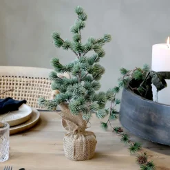 Hot Chic Antique Künstllicher Zedernbaum mit Schnee