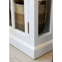 Discount Chic Antique Landhaus Vitrinenschrank Marseille mit 4 Türen und 4 Schubladen