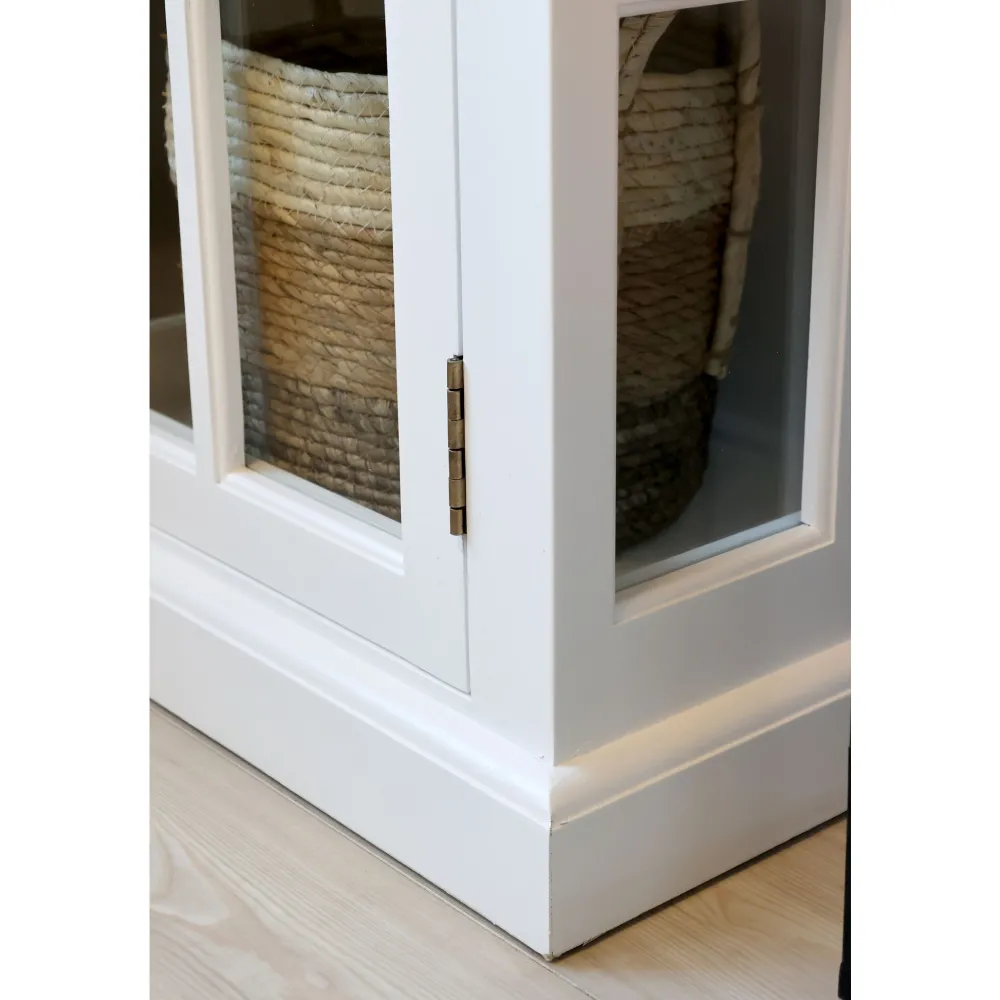 Discount Chic Antique Landhaus Vitrinenschrank Marseille mit 4 Türen und 4 Schubladen