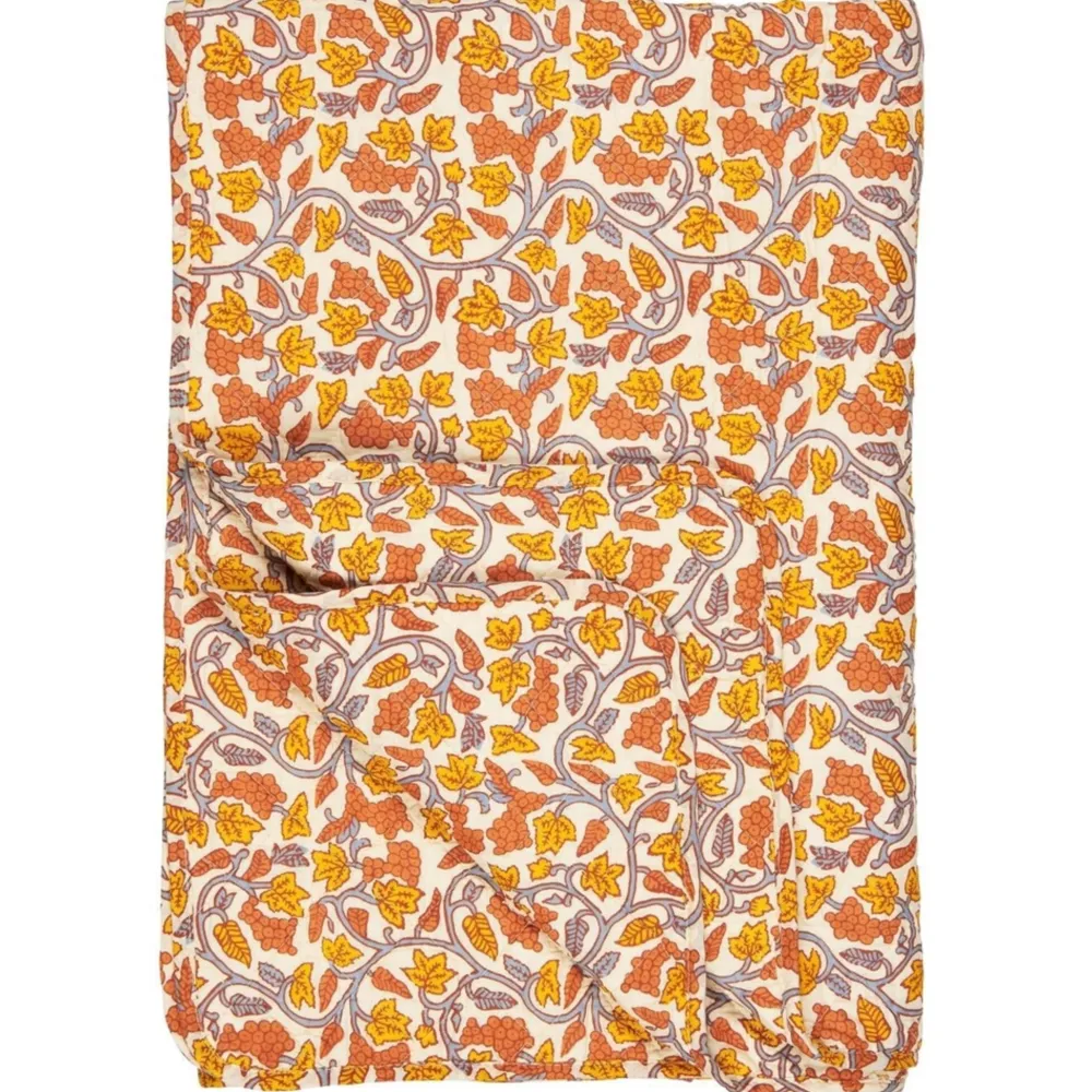 IB Laursen Quilt mit gelben und orangefarbenen Weinreben